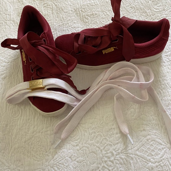 Puma suede classic athletic shoe. - Picture 2 of 4